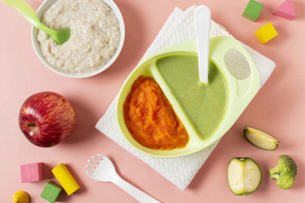 Svezzamento: le nostre prime pappe e come abbiamo risolto la stitichezza baby food arrangement top view